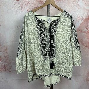 Ivy Jane Black and Cream Blouse